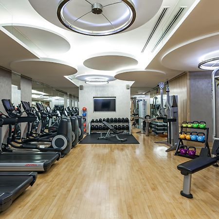 Готель The Peninsula Бангкок Екстер'єр фото The gym at the hotel