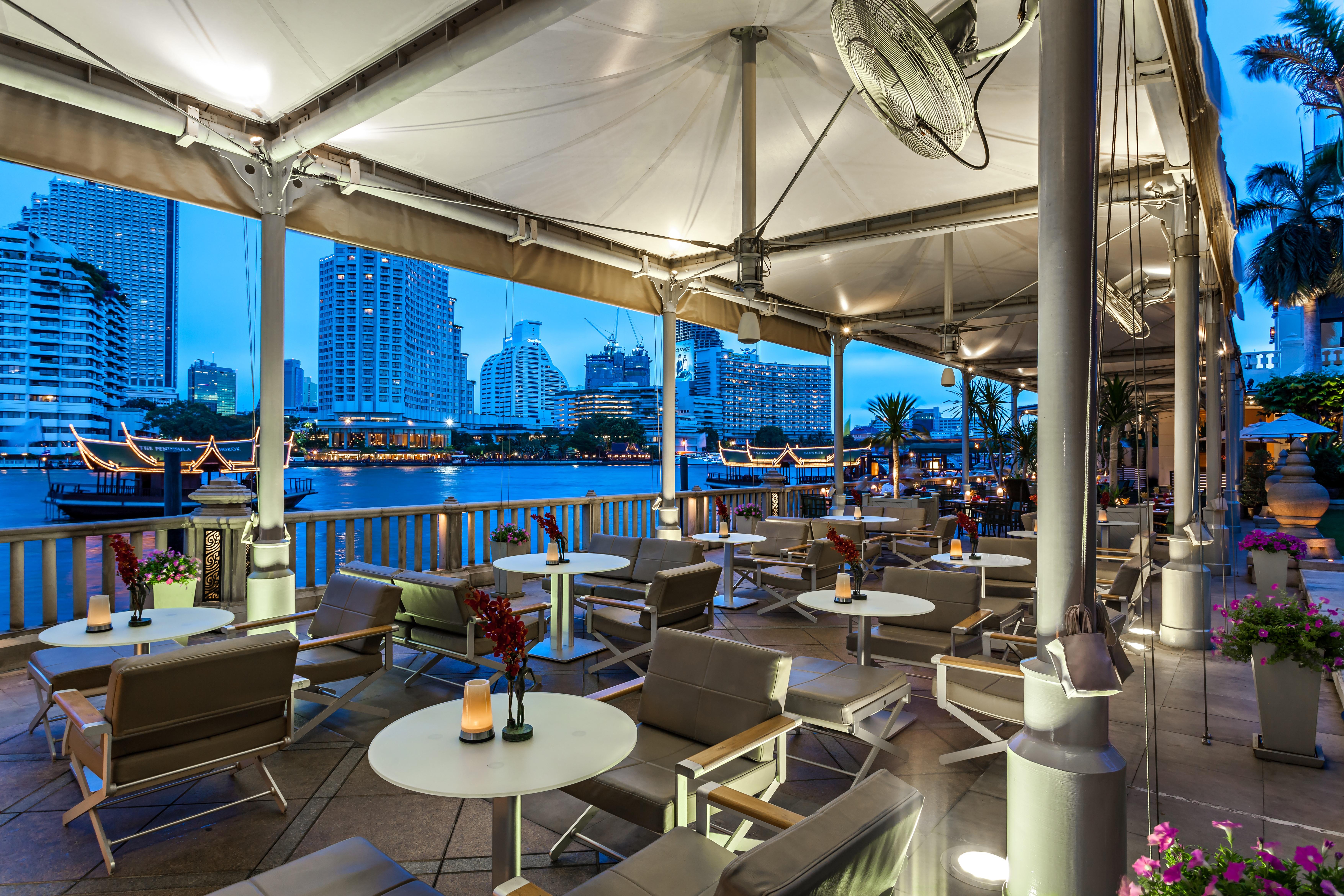 Готель The Peninsula Бангкок Екстер'єр фото The Riverview Bar